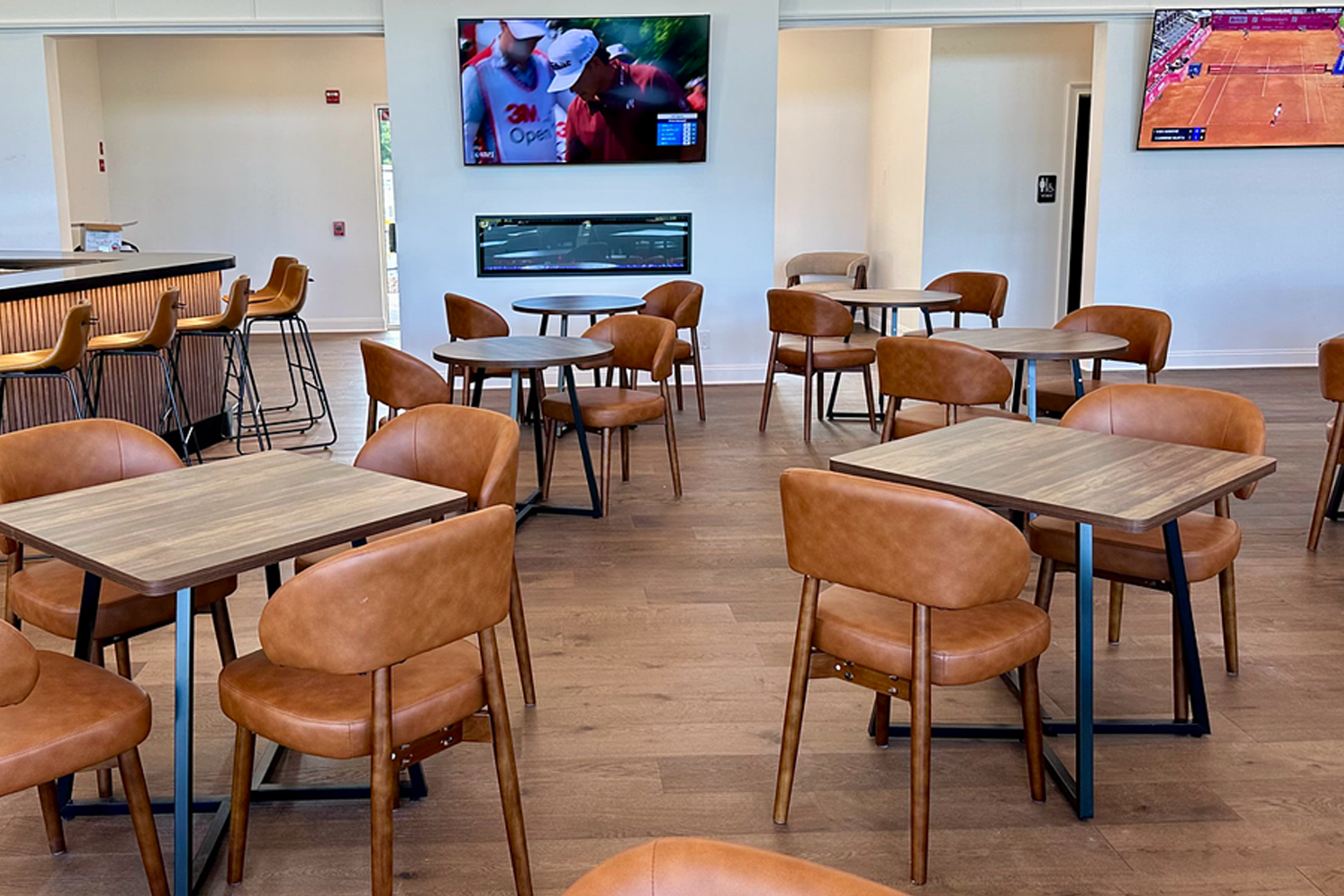 Pine Ridge bar and dining room